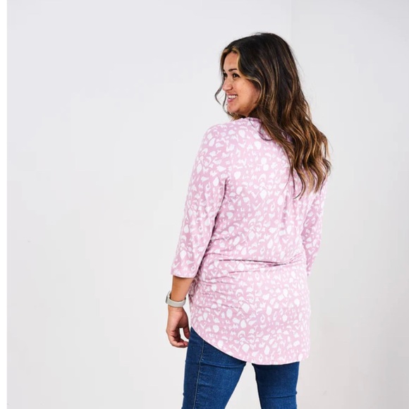 Latched Mama 3/4 sleeve scoop neck printed nursing top - Picture 7 of 7